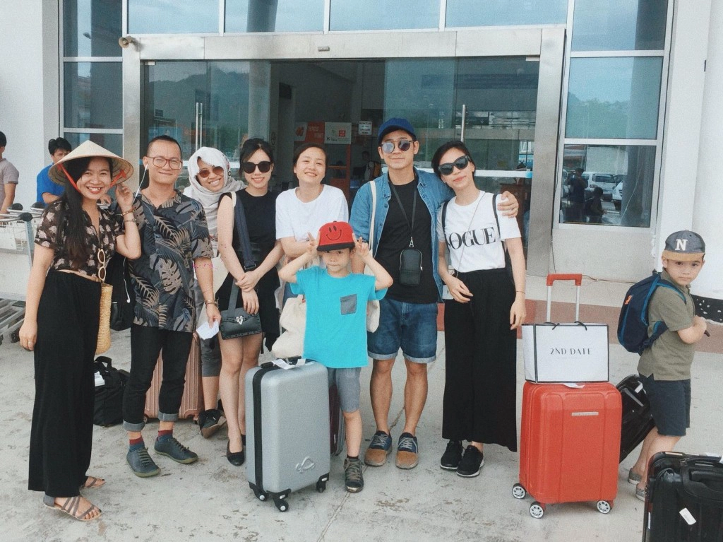 Tuấn Hải cùng những người bạn. Anh chàng có review rất chi tiết về chuyến đi này đấy! Tuấn Hải cùng những người bạn. Anh chàng có review rất chi tiết về chuyến đi này đấy!