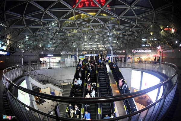 Toàn hệ thống do Korail (Công ty đường sắt quốc gia Hàn Quốc), Seoul Metro (Công ty tàu điện ngầm đô thị Seoul), Tổng công ty đường sắt cao tốc đô thị Seoul, Korail, Incheon Transit Corporation và một số công ty vận tải tư nhân vận hành. Toàn hệ thống do Korail (Công ty đường sắt quốc gia Hàn Quốc), Seoul Metro (Công ty tàu điện ngầm đô thị Seoul), Tổng công ty đường sắt cao tốc đô thị Seoul, Korail, Incheon Transit Corporation và một số công ty vận tải tư nhân vận hành.