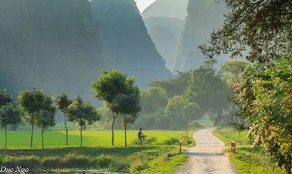 Con người thật bé nhỏ trước thiên nhiên. Ảnh: Đức Ngô. Con người thật bé nhỏ trước thiên nhiên. Ảnh: Đức Ngô.