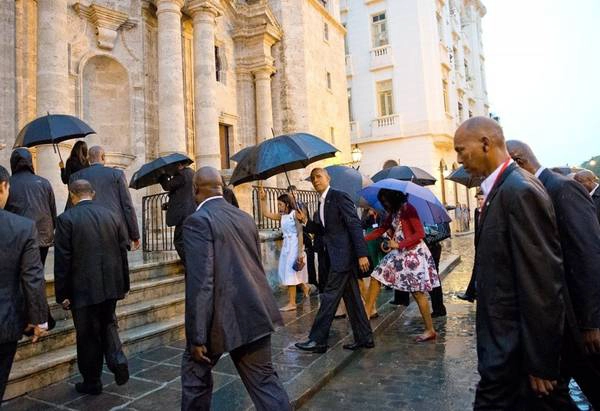 Ngày 20/3, ông Barack Obama trở thành tổng thống Mỹ đầu tiên tới thăm Cuba trong gần 90 năm trở lại đây, mở ra một trang mới trong lịch sử quan hệ hai nước. Ngày 20/3, ông Barack Obama trở thành tổng thống Mỹ đầu tiên tới thăm Cuba trong gần 90 năm trở lại đây, mở ra một trang mới trong lịch sử quan hệ hai nước.