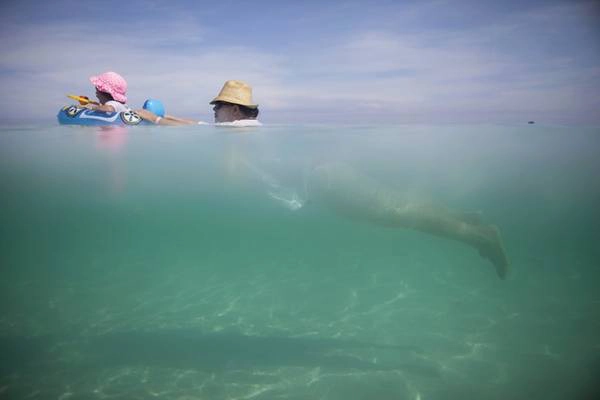 Varadero nổi tiếng với các bãi biển cát trắng và làn nước trong vắt tuyệt đẹp. Varadero nổi tiếng với các bãi biển cát trắng và làn nước trong vắt tuyệt đẹp.