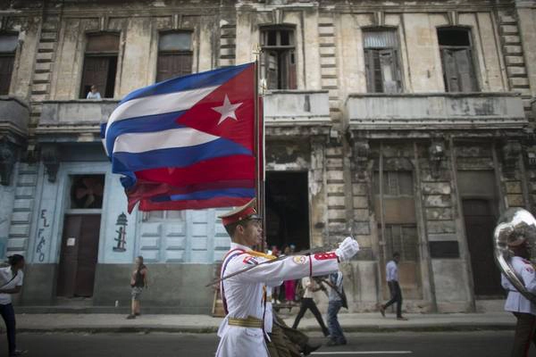 Người lính Cuba dẫn đầu một đoàn diễu hành tưởng niệm những học sinh đã thiệt mạng trong cuộc chiến chống lại Tây Ban Nha. Người lính Cuba dẫn đầu một đoàn diễu hành tưởng niệm những học sinh đã thiệt mạng trong cuộc chiến chống lại Tây Ban Nha.