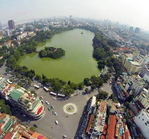 Hồ có diện tích khoảng 12 ha. Trước kia có các tên gọi là hồ Lục Thủy (vì nước có màu xanh quanh năm), hồ Thủy Quân (dùng để duyệt thủy binh), hồ Tả Vọng và Hữu Vọng.