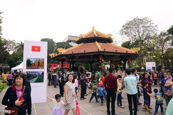 Sự kiện nằm trong chương trình giao lưu văn hóa Nhật Bản và tiếp nhận cây hoa anh đào tại Hà Nội, vừa khai mạc tối 19/3. Sự kiện nằm trong chương trình giao lưu văn hóa Nhật Bản và tiếp nhận cây hoa anh đào tại Hà Nội, vừa khai mạc tối 19/3.