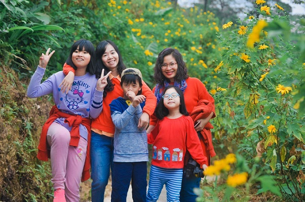 Đường đi thuận tiện, cách không xa Hà Nội nên nhiều gia đình đưa con nhỏ tới đây tham quan và chụp ảnh. Chuyến đi không dài, có thể trở về trong ngày nên không ảnh hưởng đến sức khỏe của các bé.