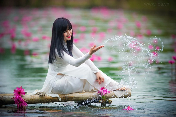 Những ngày đầu đông, nhiều nhóm bạn rủ nhau tới suối Yến để chụp ảnh lưu niệm. Những ngày đầu đông, nhiều nhóm bạn rủ nhau tới suối Yến để chụp ảnh lưu niệm.