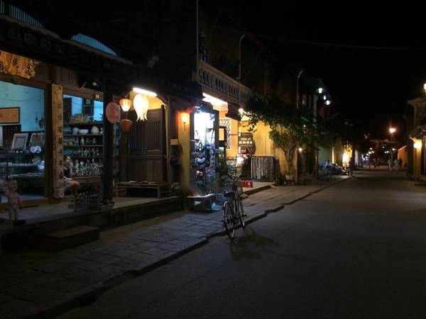 hoi-an-vang-nhu-chua-ba-danh-vi-thu-phi-ivivu10