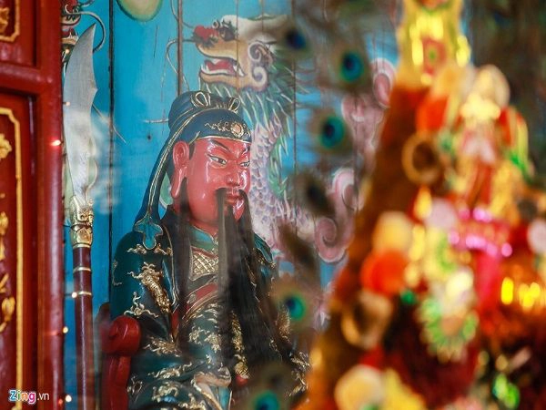 Không gian thờ Quan Công, biểu tượng của trung hiếu, tín nghĩa. Hàng năm vào ngày 24/6 (AL), nơi đây diễn ra lễ hội vía Quan Công bày tỏ lòng thành kính đến vị tướng tài hoa thu hút đông đảo người dân và du khách.