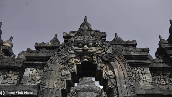 Borobudur mở cửa 6h - 17h mỗi ngày. Giá vé cho du khách nước ngoài là 22 USD/người, và 10 USD/ người đối với học sinh, sinh viên. Thời điểm tham quan đẹp nhất là lúc bình minh. Ngoài ra, để tiết kiệm chi phí, bạn có thể mua vé combo với giá 40 USD/ người để viếng thăm Borobududur và Prambanan - ngôi đền Hindu lớn nhất Indonesia. Vé này có giá trị trong 48 tiếng. Borobudur mở cửa 6h - 17h mỗi ngày. Giá vé cho du khách nước ngoài là 22 USD/người, và 10 USD/ người đối với học sinh, sinh viên. Thời điểm tham quan đẹp nhất là lúc bình minh. Ngoài ra, để tiết kiệm chi phí, bạn có thể mua vé combo với giá 40 USD/ người để viếng thăm Borobududur và Prambanan - ngôi đền Hindu lớn nhất Indonesia. Vé này có giá trị trong 48 tiếng.