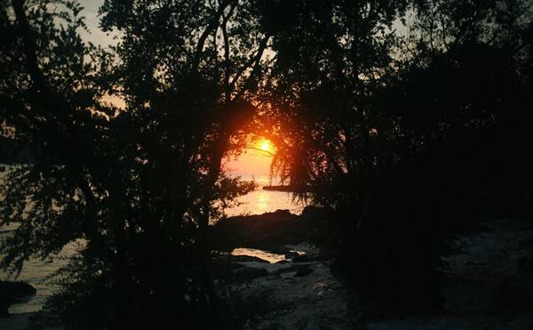 hon-dam-island-hideaway-phu-quoc-ivivu-1