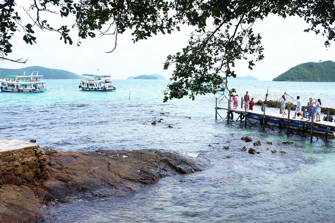 Nam Du là hòn đảo lớn nhất trong quần đảo với nhiều điểm lưu trú có không gian nghỉ dưỡng thoáng đãng, lồng lộng gió biển. Nhiều bạn trẻ và các đoàn khách du lịch ở các tỉnh, thành trong cả nước, nhất là TP HCM mấy năm gần đây đã chọn Nam Du là điểm đến cho kỳ nghỉ của mình. Nam Du là hòn đảo lớn nhất trong quần đảo với nhiều điểm lưu trú có không gian nghỉ dưỡng thoáng đãng, lồng lộng gió biển. Nhiều bạn trẻ và các đoàn khách du lịch ở các tỉnh, thành trong cả nước, nhất là TP HCM mấy năm gần đây đã chọn Nam Du là điểm đến cho kỳ nghỉ của mình.