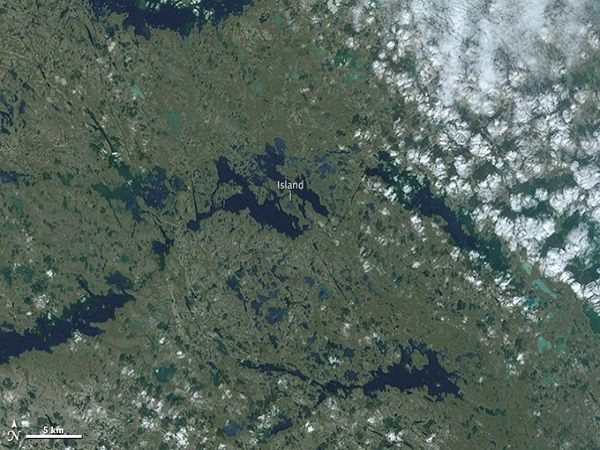 Một hòn đảo ở Canada vừa được phát hiện và thu hút sự chú ý bởi vị trí "hòn đảo chồng đảo lớn nhất thế giới". Trên ảnh là hình ảnh chụp qua vệ tinh ở vùng Nunavut, Canada, chỉ rõ vị trí của hòn đảo. Một hòn đảo ở Canada vừa được phát hiện và thu hút sự chú ý bởi vị trí "hòn đảo chồng đảo lớn nhất thế giới". Trên ảnh là hình ảnh chụp qua vệ tinh ở vùng Nunavut, Canada, chỉ rõ vị trí của hòn đảo.
