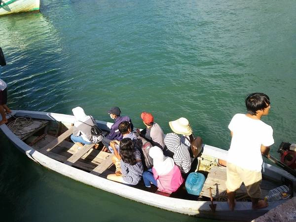 Đảo Gầm Ghì là một hòn đảo mang vẻ đẹp hoang sơ, bãi cát trắng xóa tuyệt đẹp cùng làn nước biển xanh trong hiếm có, rạn san hô ngay sát bờ. Đảo Gầm Ghì là một hòn đảo mang vẻ đẹp hoang sơ, bãi cát trắng xóa tuyệt đẹp cùng làn nước biển xanh trong hiếm có, rạn san hô ngay sát bờ.