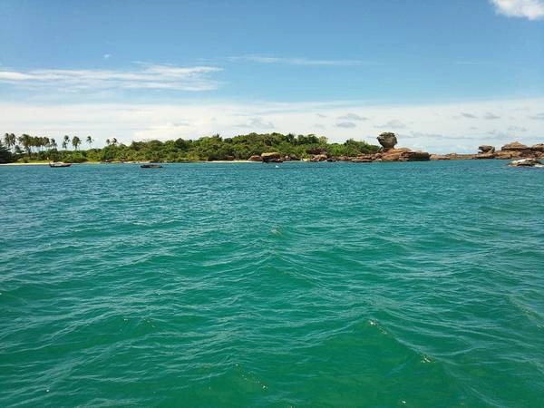 Bãi biển ở đây rất đẹp và bạn sẽ cảm thấy như mình đang thực sự lạc vào chốn thiên đường. Bãi biển ở đây rất đẹp và bạn sẽ cảm thấy như mình đang thực sự lạc vào chốn thiên đường.