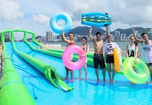 Hệ thống đường trượt ba làn ở Hong Kong dài tới hơn 300 m. Ảnh: Slide the City. Hệ thống đường trượt ba làn ở Hong Kong dài tới hơn 300 m. Ảnh: Slide the City.