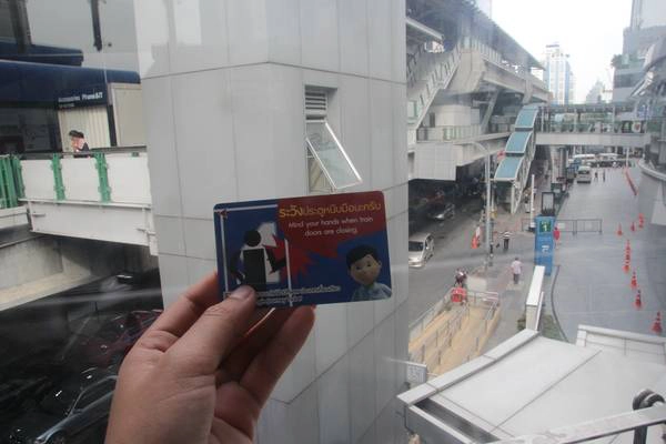 Vé lên tàu BTS sẽ có hình dạng như thế này. Ảnh: San San tau-dien-tren-cao-bangkok-ivivu-18