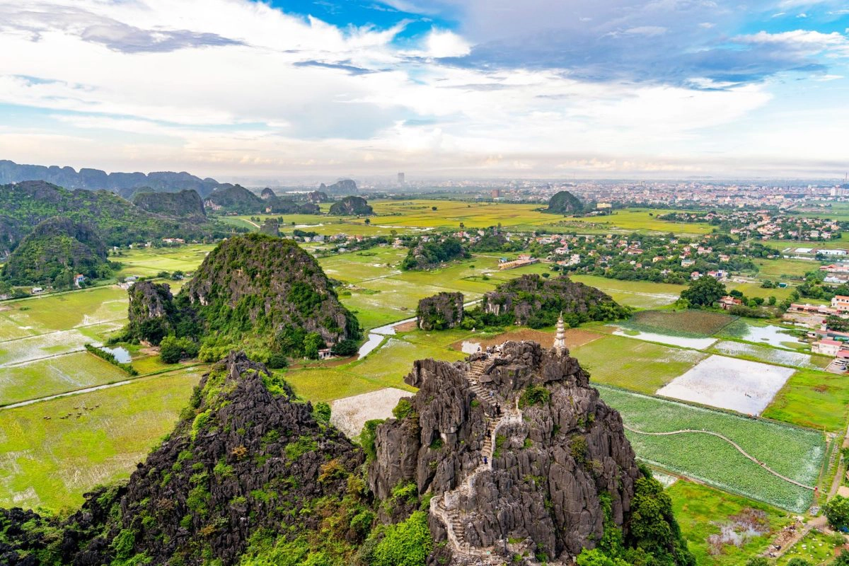 Tràng An, Ninh Bình nhìn từ trên cao. Ảnh: vnexpress