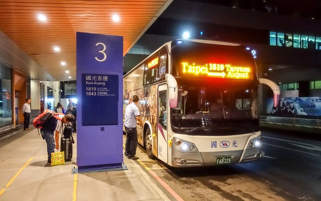 Từ trung tâm Đài Bắc bạn cũng có thể đến sân bay Đài Viên bằng xe buýt.