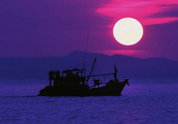 Ánh chiều tím trên đảo Hải Tặc. Ảnh: vnphoto.net Ánh chiều tím trên đảo Hải Tặc. Ảnh: vnphoto.net