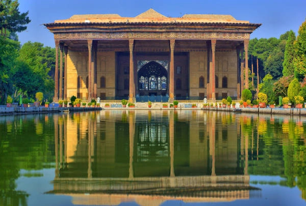 Cung điện Chehel Sotoun ở thành phố Isfahan - Ảnh: wp