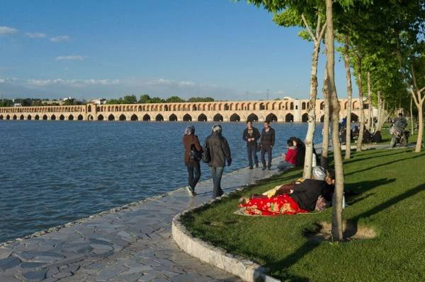 Cầu Si-o-seh pol, nơi thư giãn lý tưởng của cư dân Isfahan - Ảnh: wiki