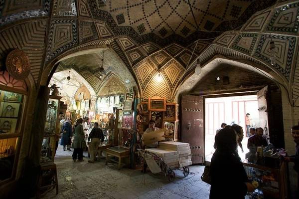 Bazaar-e Vakil ở Shiraz, một trong những khu chợ đẹp nhất Iran - Ảnh: wiki