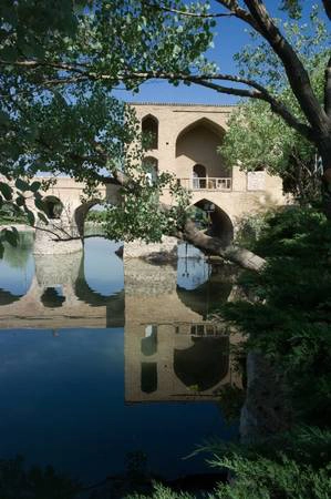 Sarvestan, cây cầu cổ xưa nhất Isfahan - Ảnh: simplesite