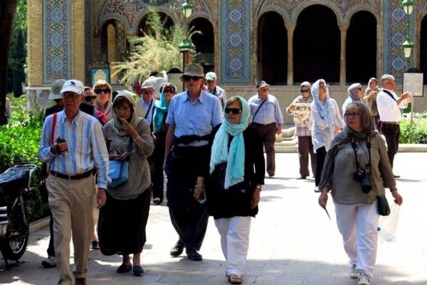 Du khách đến Iran - Ảnh: AFP