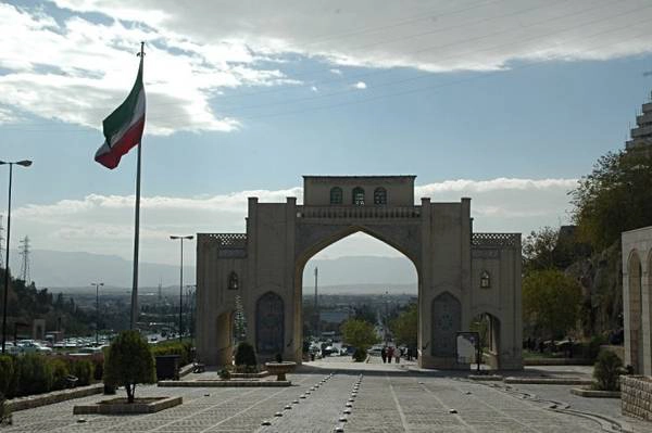 Cổng Quran ở thành phố Shiraz - Ảnh: panoramio