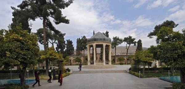 Lăng mộ Hafez ở thành phố Shiraz - Ảnh: wp