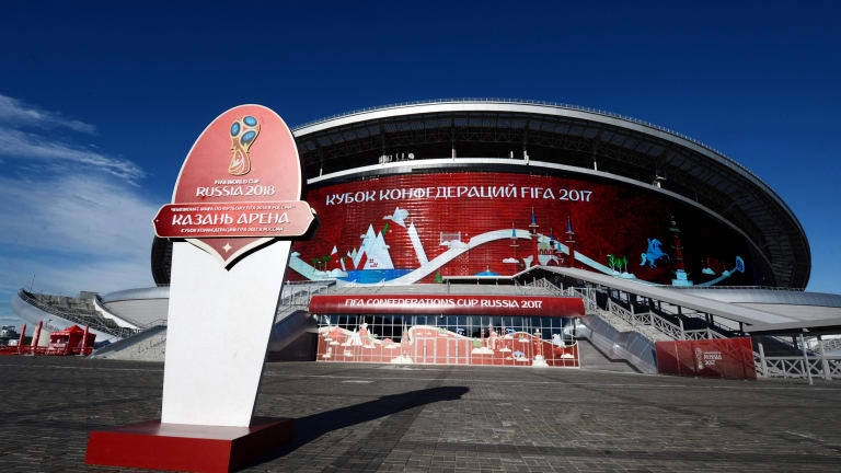 Sân vận động Kazan Arena, nơi vừa tiễn chân các cầu thủ Đức về nước sau trận thua Hàn Quốc 0-2, có sức chứa khoảng 45.000 người, là sân vận động có màn hình ngoài trời lớn nhất châu Âu. Trận đấu tiếp theo giữa Argentina và Pháp cũng sẽ diễn ra tại đây. Nếu không có vé vào trong, bạn có thể xem trận đấu ngay quảng trường phía trước bằng màn hình cỡ lớn. Sân vận động Kazan Arena, nơi vừa tiễn chân các cầu thủ Đức về nước sau trận thua Hàn Quốc 0-2, có sức chứa khoảng 45.000 người, là sân vận động có màn hình ngoài trời lớn nhất châu Âu. Trận đấu tiếp theo giữa Argentina và Pháp cũng sẽ diễn ra tại đây. Nếu không có vé vào trong, bạn có thể xem trận đấu ngay quảng trường phía trước bằng màn hình cỡ lớn.