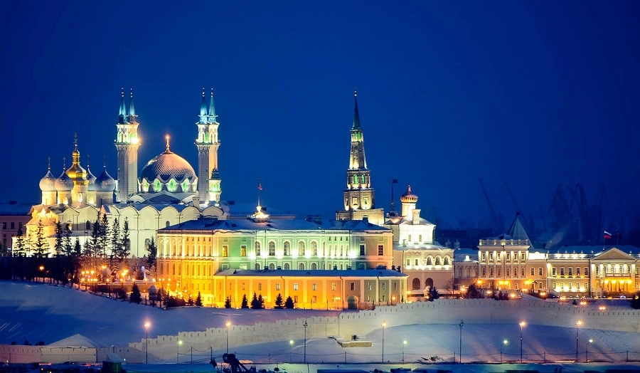 Kremlin (tên gọi chung của một dạng thành quách của Nga) được xem là "trái tim" của nhiều thành phố ở Nga. Chính vì vậy mà bạn nhất định phải đến Kremlin Kazan nếu có cơ hội thăm thành phố này. Đây là công trình cổ nhất thành phố, từng bị phá hủy rồi được xây dựng lại vào nửa cuối thế kỷ 16 dưới lệnh của Ivan Bạo Chúa theo kiến trúc thời trung cổ. Kremlin (tên gọi chung của một dạng thành quách của Nga) được xem là "trái tim" của nhiều thành phố ở Nga. Chính vì vậy mà bạn nhất định phải đến Kremlin Kazan nếu có cơ hội thăm thành phố này. Đây là công trình cổ nhất thành phố, từng bị phá hủy rồi được xây dựng lại vào nửa cuối thế kỷ 16 dưới lệnh của Ivan Bạo Chúa theo kiến trúc thời trung cổ.