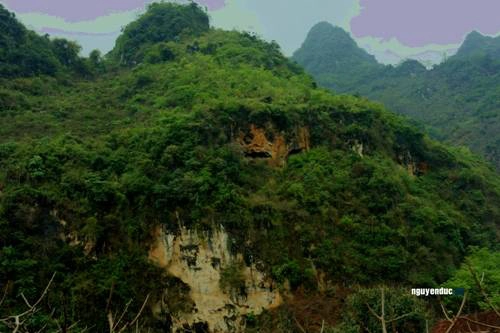 Ngọn núi có hình thù kì quái - Núi mặt quỷ. Ảnh: nguyenduc84 ke-hoach-2-ngay-kham-pha-lang-son-ivivu-1