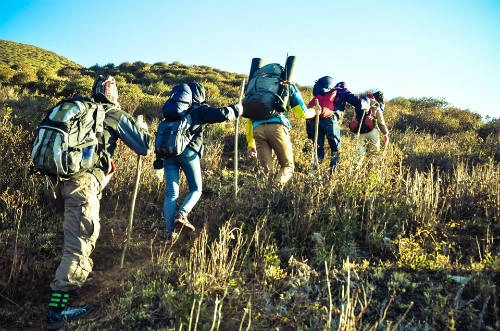 Hành trang leo núi cần gọn nhẹ và thuận tiện cho việc di chuyển. Hành trang leo núi cần gọn nhẹ và thuận tiện cho việc di chuyển.