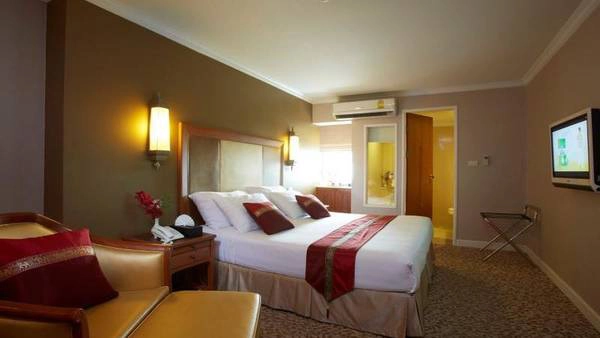 Nasa Vegas Hotel: Khách sạn 3 sao với phòng ốc được trang bị đầy đủ thiết bị và sạch đẹp, sang trọng, View nhìn đẹp với 11 tầng và gần 500 phòng. Điều đặc biệt là nếu bạn book online qua iVIVU.com, sẽ rất dễ dàng để nhận được khuyến mãi với giá chỉ vào khoảng 15 USD cho 1 phòng giường đôi. Nasa Vegas Hotel: Khách sạn 3 sao với phòng ốc được trang bị đầy đủ thiết bị và sạch đẹp, sang trọng, View nhìn đẹp với 11 tầng và gần 500 phòng. Điều đặc biệt là nếu bạn book online qua iVIVU.com, sẽ rất dễ dàng để nhận được khuyến mãi với giá chỉ vào khoảng 15 USD cho 1 phòng giường đôi.