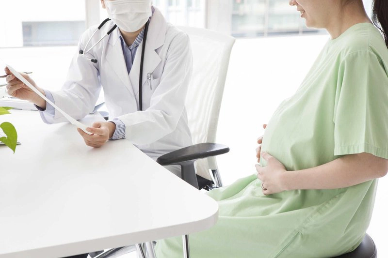 Có nên sinh thường khi sản phụ bị dư ối?