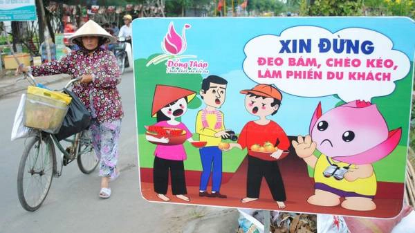 Biển quy tắc ứng xử trong du lịch tại làng hoa Sa Đéc - Ảnh: Thành Nhơn