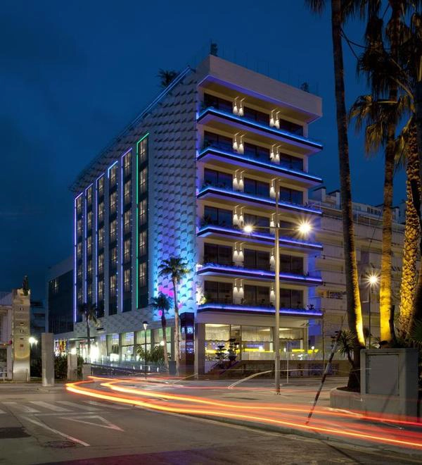 Nếu không được tiết lộ, ít người biết MiM Hotel tại thị trấn Sitges, Tây Ban Nha là một trong những khách sạn Lionel Messi sở hữu, theo Telegraph. Khác với khách sạn đậm dấu ấn cá nhân như của Cristiano Ronaldo, khách sạn 4 sao của Messi thiên về thiết kế trang nhã, ít màu mè. Nếu không được tiết lộ, ít người biết MiM Hotel tại thị trấn Sitges, Tây Ban Nha là một trong những khách sạn Lionel Messi sở hữu, theo Telegraph. Khác với khách sạn đậm dấu ấn cá nhân như của Cristiano Ronaldo, khách sạn 4 sao của Messi thiên về thiết kế trang nhã, ít màu mè.