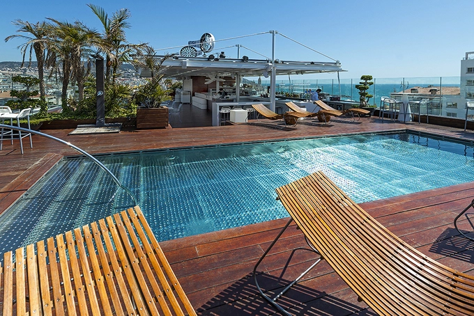 Cách bãi tắm Sitges hai phút đi bộ, khách sạn cũng có bể bơi trên tầng thượng. Cách bãi tắm Sitges hai phút đi bộ, khách sạn cũng có bể bơi trên tầng thượng.