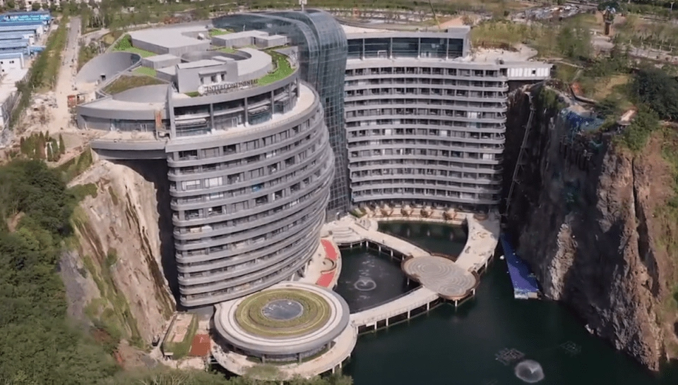 InterContinental Shanghai Wonderland là khách sạn 5 sao dưới lòng đất đầu tiên trên thế giới vừa được khai trương tại Thượng Hải (Trung Quốc) vào ngày 15/11, theo Sun.