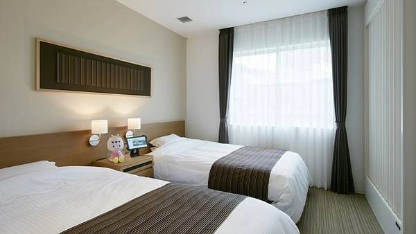 Trong khi các nhân viên người máy này chưa thích nghi được với các yêu cầu tiêu chuẩn của khách sạn như dọn giường, gọi taxi cho khách, khách sạn tính mức giá phòng chỉ từ 80 USD/đêm. Trong khi các nhân viên người máy này chưa thích nghi được với các yêu cầu tiêu chuẩn của khách sạn như dọn giường, gọi taxi cho khách, khách sạn tính mức giá phòng chỉ từ 80 USD/đêm.