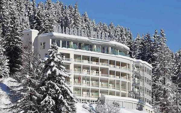 Waldhotel tuy chỉ là một khách sạn 4 sao nhưng lại được Tổng thư ký Ban Ki-moon lựa chọn để ở lại Davos. Bên trong khách sạn là một trung tâm thương mại, phòng tập thể dục và spa khép kín. Phương châm của khách sạn xuất hiện ở khắp mọi nơi: “Chất lượng, đam mê và nhiệt tình của quý khách đã biến khách sạn trở thành điểm đến nổi bật nhất Thụy Sĩ. Chúng tôi đảm bảo quý khách đến đây sẽ nhận được những dịch vụ tốt nhất và thoải mái nhất”. Ảnh: Marcel Giger. Waldhotel tuy chỉ là một khách sạn 4 sao nhưng lại được Tổng thư ký Ban Ki-moon lựa chọn để ở lại Davos. Bên trong khách sạn là một trung tâm thương mại, phòng tập thể dục và spa khép kín. Phương châm của khách sạn xuất hiện ở khắp mọi nơi: “Chất lượng, đam mê và nhiệt tình của quý khách đã biến khách sạn trở thành điểm đến nổi bật nhất Thụy Sĩ. Chúng tôi đảm bảo quý khách đến đây sẽ nhận được những dịch vụ tốt nhất và thoải mái nhất”. Ảnh: Marcel Giger.