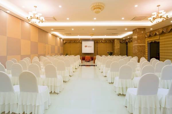 Không gian rộng rãi tại phòng hội nghị. Không gian rộng rãi tại phòng hội nghị.