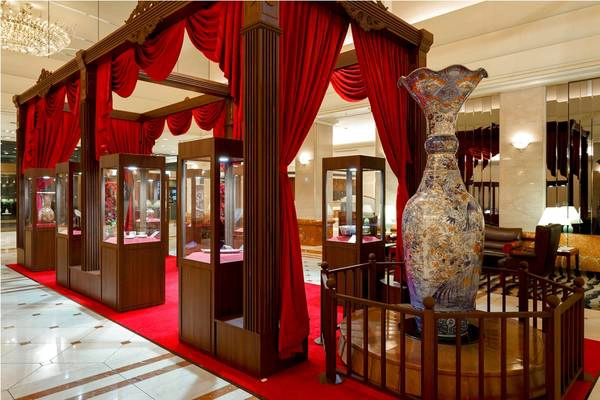 Khu vực sảnh của khách sạn thường xuyên tổ chức các buổi triển lãm, trưng bày các nét văn hóa nghệ thuật đặc sắc địa phương. Khu vực sảnh của khách sạn thường xuyên tổ chức các buổi triển lãm, trưng bày các nét văn hóa nghệ thuật đặc sắc địa phương.