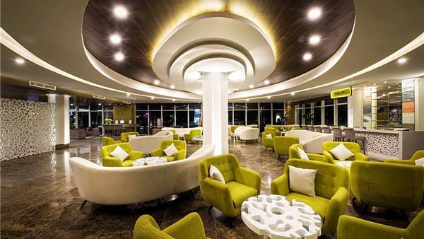 Lobby Bar nằm ngay trong khuôn viên tiền sảnh của khách sạn, là sự lựa chọn dành cho khách hàng check in sớm hay trễ, khách check out chờ xe ra sân bay hoặc đang có nhu cầu đợi bạn hay tiếp khách. Lobby Bar nằm ngay trong khuôn viên tiền sảnh của khách sạn, là sự lựa chọn dành cho khách hàng check in sớm hay trễ, khách check out chờ xe ra sân bay hoặc đang có nhu cầu đợi bạn hay tiếp khách.