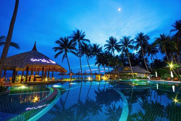 Sandy Bar có vị trí ngay tại bể bơi. Sandy Bar có vị trí ngay tại bể bơi.