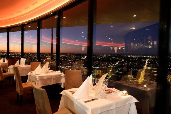 Nhà hàng Maple leaf hotel & Apartment nằm ở tầng 11 khách sạn, tại đây quý khách có thể ngắm toàn cảnh thành phố Nha Trang. Ảnh: iVIVU.com Nhà hàng Maple leaf hotel & Apartment nằm ở tầng 11 khách sạn, tại đây quý khách có thể ngắm toàn cảnh thành phố Nha Trang. Ảnh: iVIVU.com