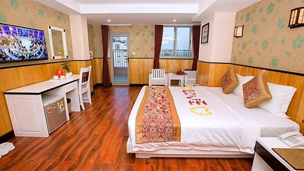 Tất cả các phòng tại đây đều có ban công và cửa sổ thoáng mát. Ảnh: iVIVU.com Tất cả các phòng tại đây đều có ban công và cửa sổ thoáng mát. Ảnh: iVIVU.com
