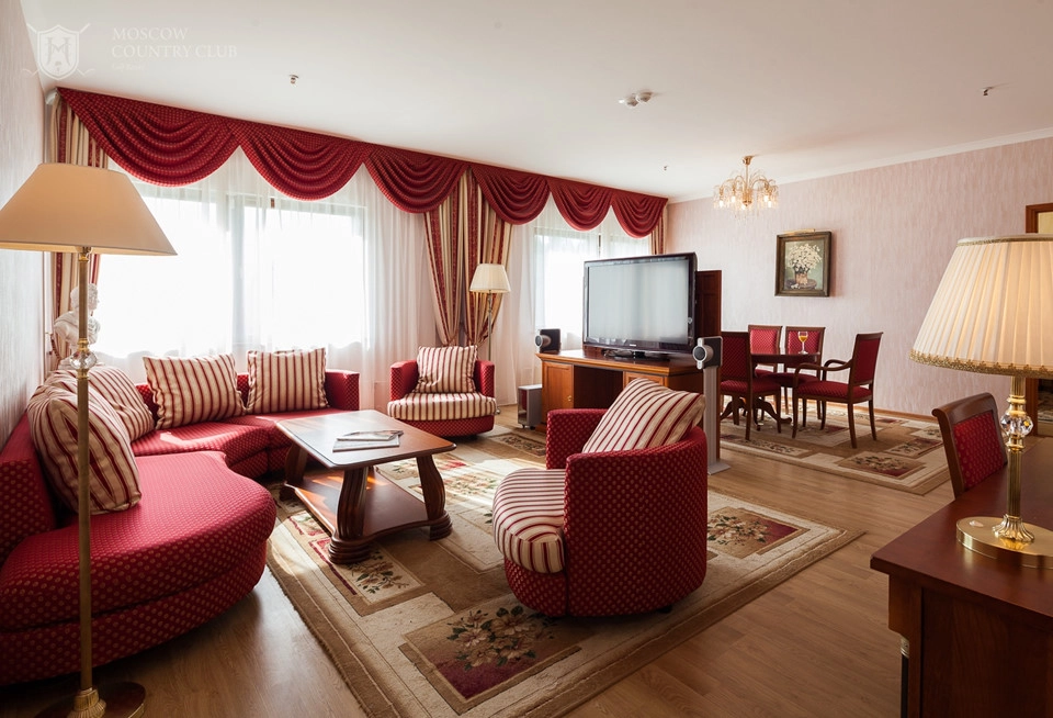 Bỉ - Câu lạc bộ đồng quê Moscow, Moscow: Đội tuyển Bỉ chọn ở tại Moscow Country Club, một câu lạc bộ golf và khách sạn ngoại ô đẳng cấp quốc tế. Câu lạc bộ có diện tích 120 ha, được bao phủ bởi rừng bạch dương và cây lá kim. Khách sạn bao gồm 131 phòng và suite với đồ nội thất bằng gỗ đỏ tinh tế. Các nhà hàng trong khuôn viên cung cấp các món ăn quốc tế cao cấp và dịch vụ hoàn hảo. Bên cạnh đó, khu phức hợp thể thao tại đây có diện tích 5.900 m2, được trang bị các tiện nghi hiện đại. Ảnh: Moscow Country Club. Bỉ - Câu lạc bộ đồng quê Moscow, Moscow: Đội tuyển Bỉ chọn ở tại Moscow Country Club, một câu lạc bộ golf và khách sạn ngoại ô đẳng cấp quốc tế. Câu lạc bộ có diện tích 120 ha, được bao phủ bởi rừng bạch dương và cây lá kim. Khách sạn bao gồm 131 phòng và suite với đồ nội thất bằng gỗ đỏ tinh tế. Các nhà hàng trong khuôn viên cung cấp các món ăn quốc tế cao cấp và dịch vụ hoàn hảo. Bên cạnh đó, khu phức hợp thể thao tại đây có diện tích 5.900 m2, được trang bị các tiện nghi hiện đại. Ảnh: Moscow Country Club.