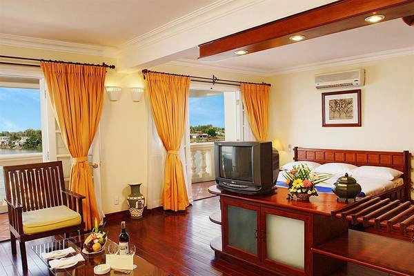 Phòng Junior Suite sang trọng với không gian rộng rãi